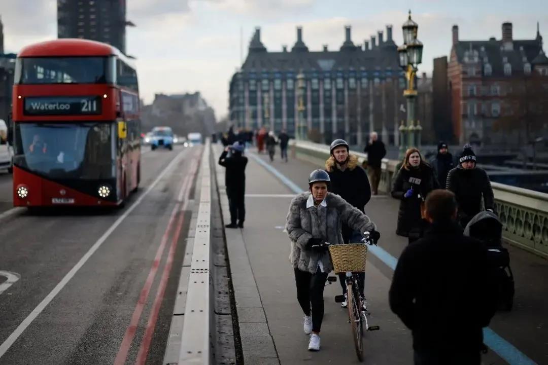 英國(guó)宣布推出“高(gāo)潛力人才簽證”！高(gāo)調全球搶人，專搶外國(guó)名校畢業(yè)生(shēng)！